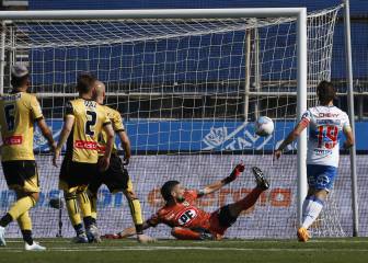 Católica se escapa: así quedó la tabla tras el Superclásico