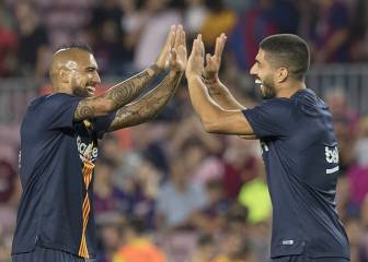Suárez se suma a Messi en la despedida de Arturo Vidal