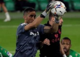 Claudio Bravo reapareció en dura caída del Betis como local