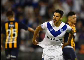 La Serena suma a goleador de Velez para zafar del descenso
