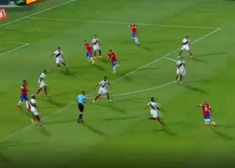 ¡Inolvidable!: el zapatazo de Vidal ante Perú que da la vuelta al mundo