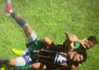 ¿Lucha libre? La brutal pelea en un partido amistoso que remece a Argentina