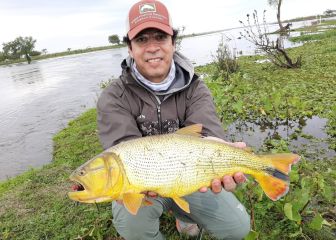 El recordado ex '9' de la UC que hoy se dedica a la pesca