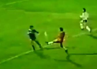 Los dos casi golazos maradonianos de Diego a Colo Colo que no habías visto