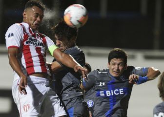 La UC vence a River y pone un pie en cuartos de final