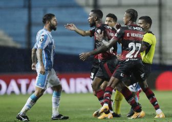 Dos chilenos aparecen en el equipo semanal de la Copa