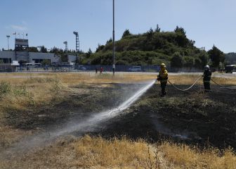 Hinchas de Colo Colo provocaron incendio afuera del estadio CAP