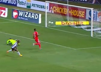 Por centímetros: los dos remates que Vargas no pudo concretar