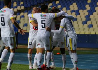 El Campanil celebra ante Audax en noche de golazos