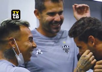 El alegre rol de Edu Vargas en el camarín de Atlético Mineiro
