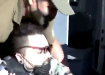 Captan en vivo violenta detención a camarógrafo en manifestación de estudiantes