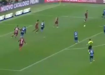 ¡Se llegó a caer! El defectuoso remate de Vidal que se hizo viral