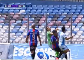 El penal a favor de Iquique que no vio el árbitro Eduardo Gamboa