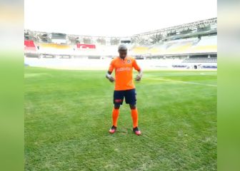 ¡Como por arte de magia! Así fue presentado Junior Fernandes