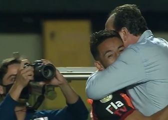 El abrazo de Isla con su DT tras el título en el Brasileirao