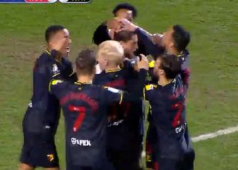 Como todo un '9': el gol de Sierralta que acerca al Watford a la Premier