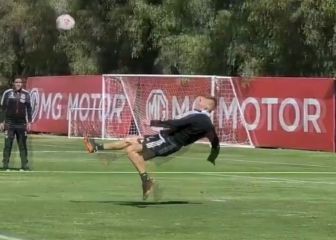 La gran chilena de Gil que tapó Carabalí en la práctica alba: ¡era golazo!
