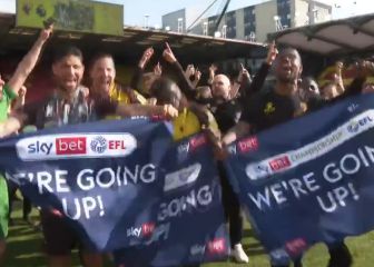¡Al ritmo de Neil Diamond y Gala! Así celebró el Watford su ascenso a la Premier