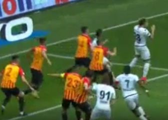 El gol 'a lo Zamorano' que anotó Ángelo Sagal en Turquía