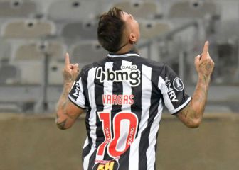 Vargas coronó la goleada de Mineiro con una 'palomita'