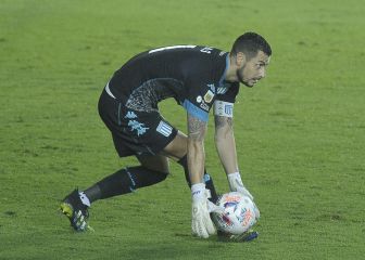 El dilema en la Roja con el mejor arquero de Argentina