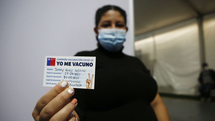 Pase de movilidad para vacunados en Chile: qué es y en qué se diferencia del carnet verde