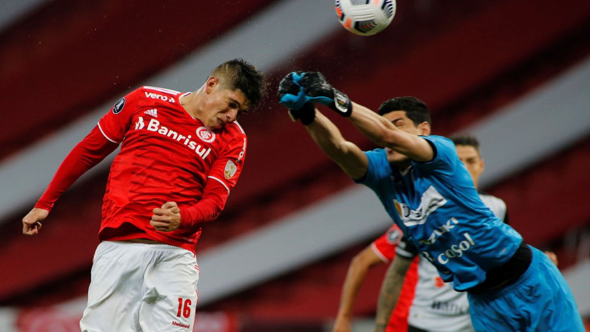Carlos Palacios participa en la clasificación de Inter de Porto Alegre - AS Chile