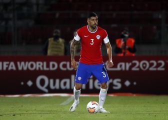 Los cinco jugadores de Chile que están al borde de la suspensión