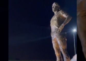 La imponente estatua de Maradona que se presentó en la previa del Argentina-Chile