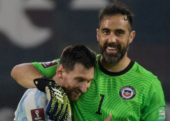 El ranking sudamericano en que Claudio Bravo supera a Messi
