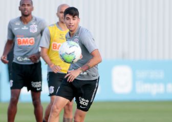 DT de Corinthians explica por qué Araos le quitó el puesto a una figura del club