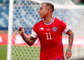 Abrazo y gesto: el especial festejo de Vargas tras su golazo