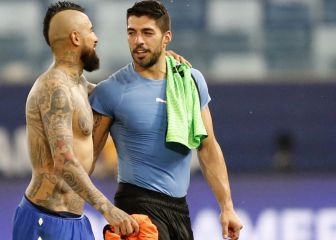 El amistoso diálogo de Vidal y Suárez: patada, familias...