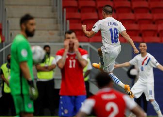 Chile cae ante Paraguay y avanza exhibiendo su peor cara en la Copa