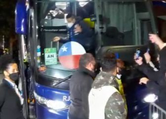 ¡Gran bienvenida! Alexis se robó las miradas en el arribo a Brasil
