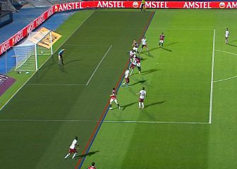 ¡Omitieron a un jugador! El grosero error de un árbitro chileno en el VAR