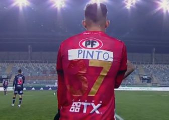 La particular camiseta de un jugador de Ñublense ante la U