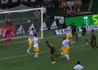 ¡No falla! Felipe Mora salvó a Portland con este notable recurso