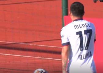 El penal que cometió Medel en amistoso ante Liverpool