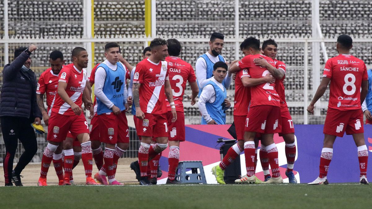 Curicó Unido vence a Palestino y sigue alejándose de Wanderers - AS Chile