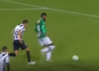 Potencia y cabezazo: así define el '9' que mira Colo Colo