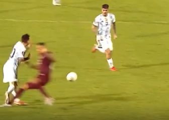 ¡Casi lo quebró! La brutal patada que recibió Lio Messi