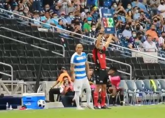 ¡Lo ovacionó todo el estadio! El debut de Suazo en el Raya2