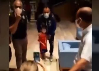 El tierno momento que vivió Vidal junto a pequeño hincha antes del duelo con Colombia