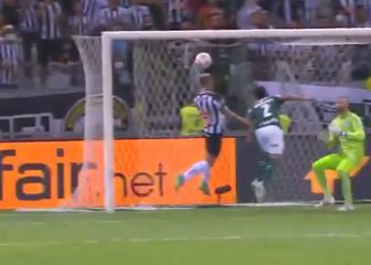 Las dos caras de Vargas ante Palmeiras: ¡anotó un golazo de cabeza y falló un mano a mano!