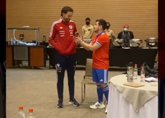 El especial regalo que recibió Brereton y que desató las risas del plantel de la Roja