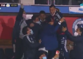 Medel se volvió loco: captan el desordenado festejo del 'Pitbull'