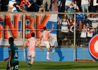 La UC sobrevive a dos expulsiones y hunde a Wanderers