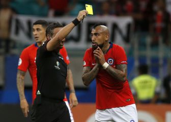 El árbitro que enfureció a Vidal vuelve a dirigir a la Selección