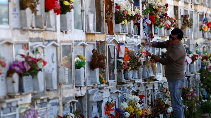 Día de Todos los Santos en Chile: ¿se puede visitar a los difuntos en el cementerio y qué horarios hay?